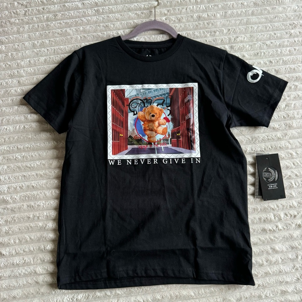 Bordo Cromato CR-24 Chrome Edge Black Tshirt We Never Give In Youth or Mens S